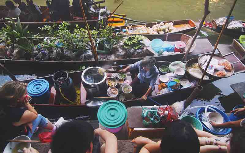 Vietnam boats cooking