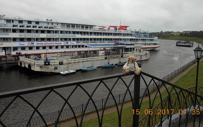 Rainbow Bear in front of the cruise ship